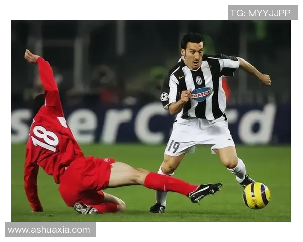 鹏飞四海足球场上的明星传奇与荣耀之路