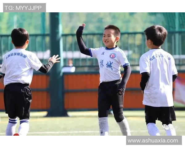 智涵足球引领青少年运动热潮助力健康成长与团队精神培养