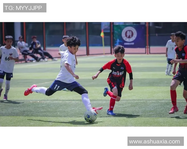 足球星光闪耀综艺舞台球场传奇与娱乐碰撞的精彩瞬间